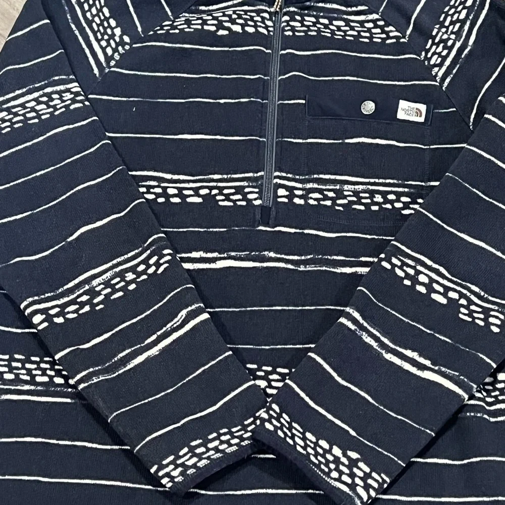 Men’s Medium The North Face Quarter Zip Navy Fisherman Naval Pattern Sweater